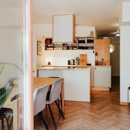 W/ Garden Terrace Apartment *