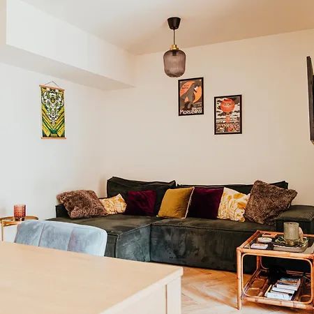 W/ Garden Terrace Apartment *